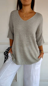 Vera™ Plain knitted top with V-neckline
